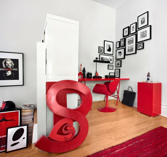 Lägenhet lagringsutrymme idéer snygga ursprungliga röda möbler