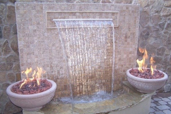 vatten funktioner i trädgården eld skål öppna fontän vattenfall