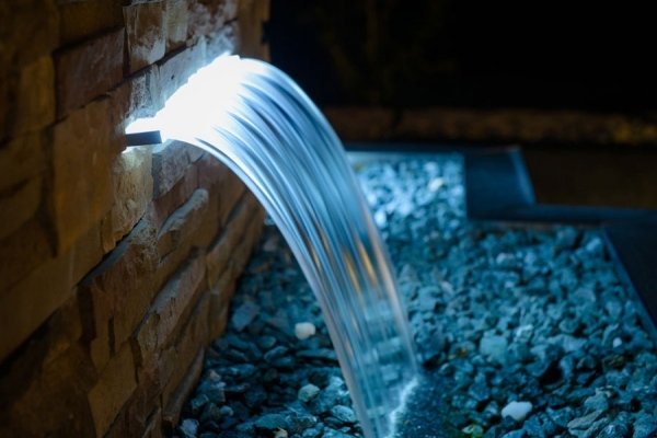 vatten funktioner i trädgården belysning integrerad sten dekoration
