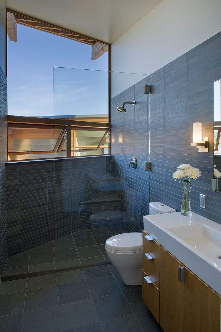 Badrumsidéer moderna-badrum-grå-kakel-dusch-glas-skiljevägg-vägg-stort fönster