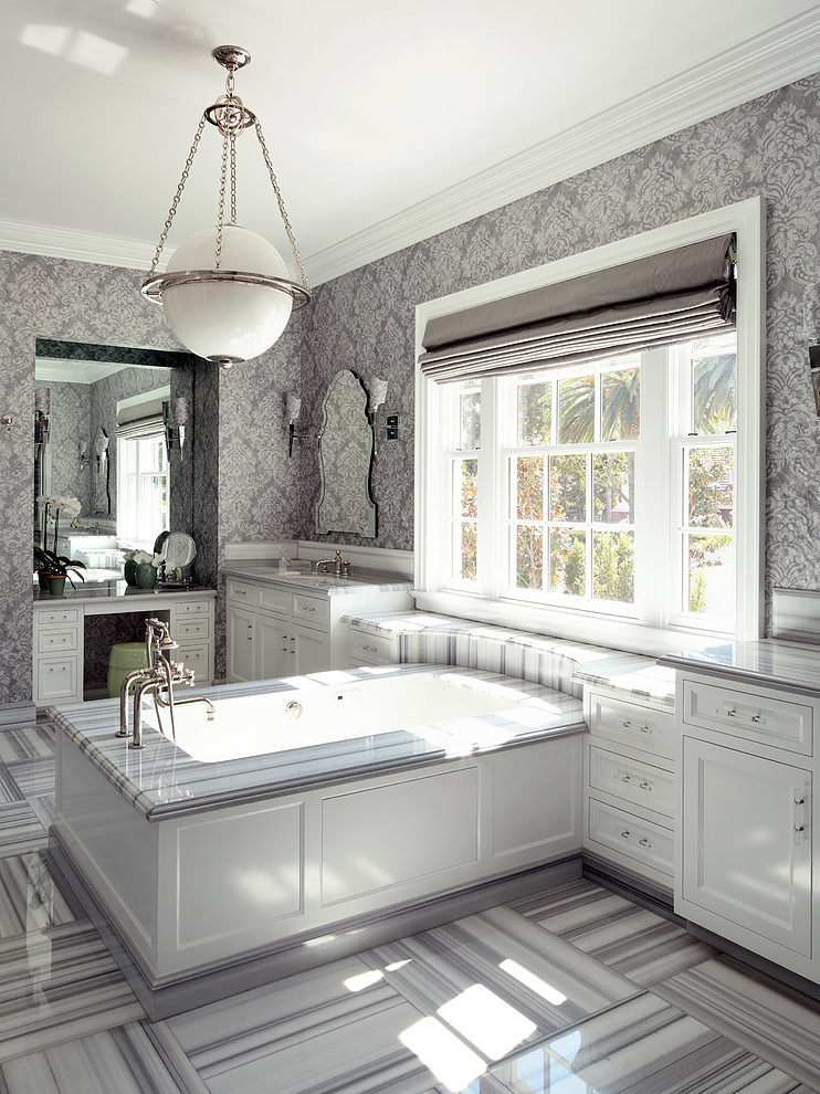 badrum-renovering-vit-grå-vintage-stil
