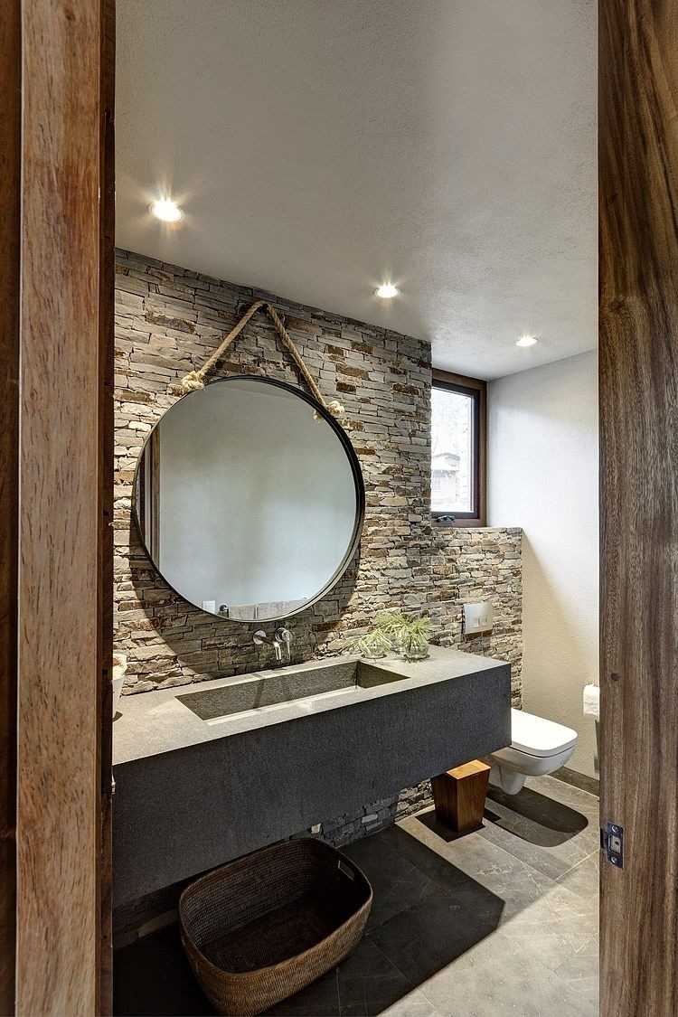 badrum-rustik-stil-natursten-vägg-betong-diskbänk