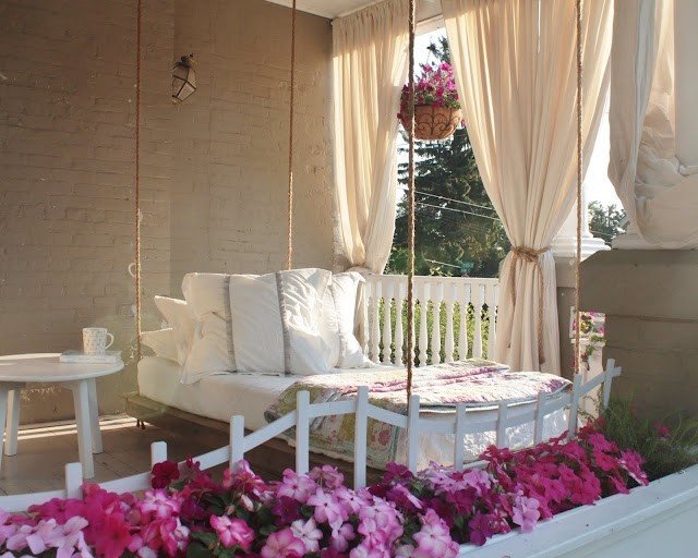 veranda swing bed relax möjligheter inredning idéer