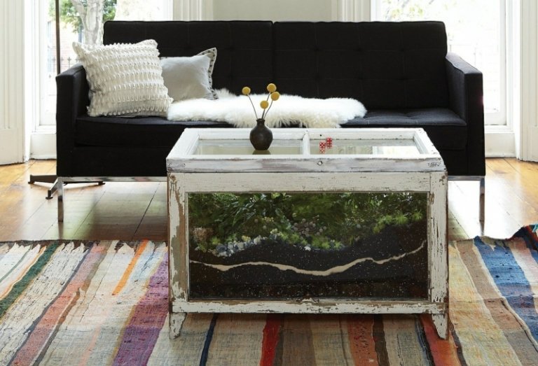 inomhus växtdekoration soffbord terrarium växter shabby soffmatta