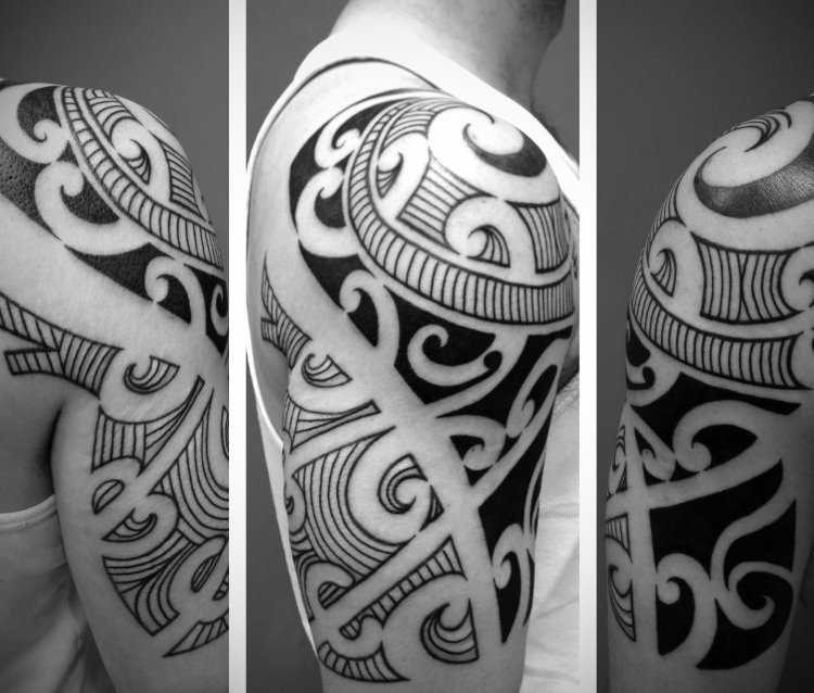 Överarmen tribal tatuering sätt-fyllning-med-ränder