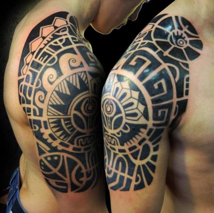 Arm-tatuering-sätt-tribal-motiv-maori-sun