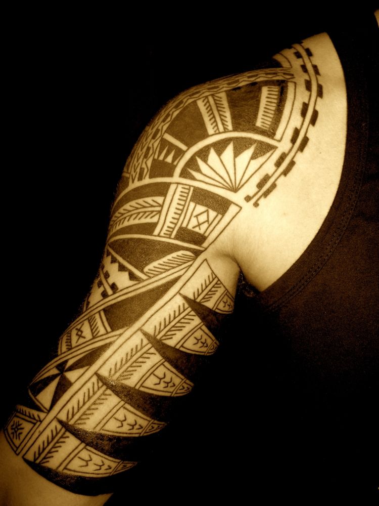 Överarmen tatuering sätt stammotiv som betyder linjer