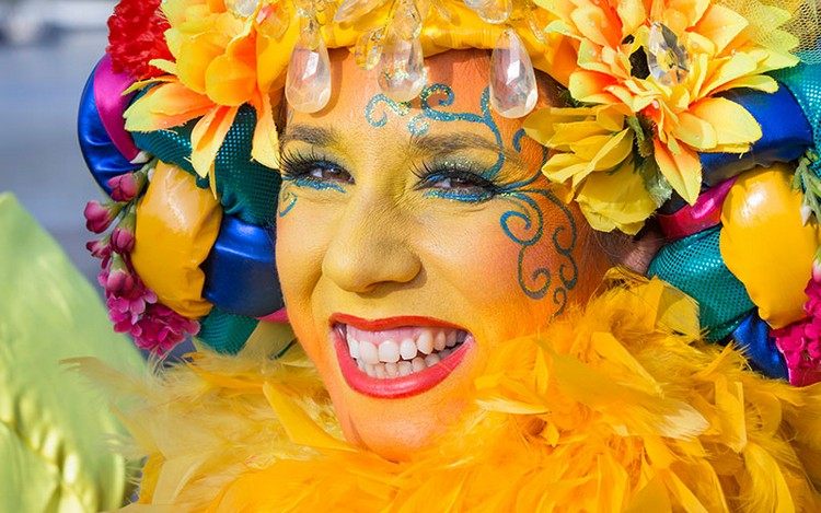 smink tips-karneval-färgglad-kostym-hela-ansikte-smink