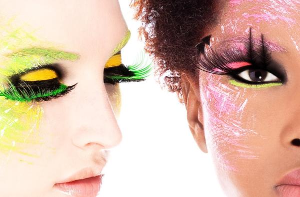 Makeup-tips Mardi Gras faux ögonfransar färgglada