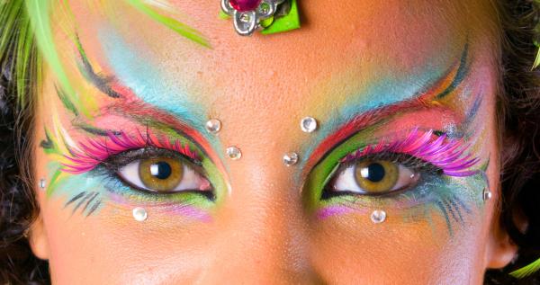 Makeup-tips för Carnival färgglada stenar