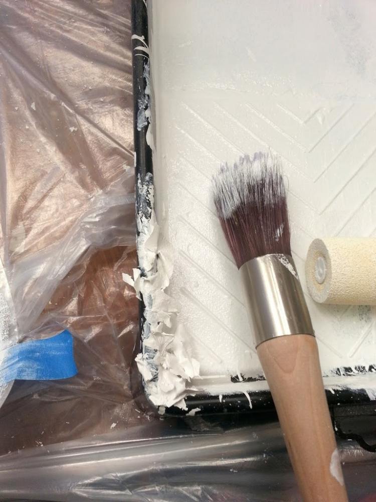 väggmålning-idéer-sovrum-gör-det-själv-DIY-prickar-dab-pensel-målare-målar-badkar