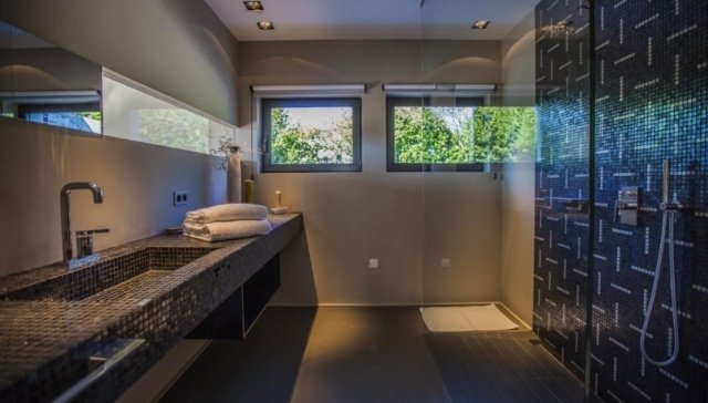 badrum-generösa-cut-mosaik-brickor-barriär-fri-dusch