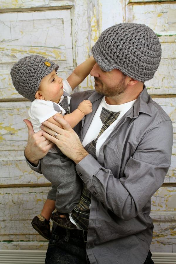 pappa-son-som-ett-ägg-de-andra-grå-passar-stickade hattar