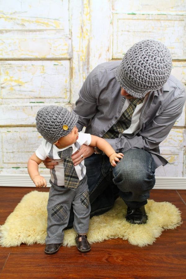 eleganta-stylings-för-fäder-och-söner-stickade-hatt-grå-haklapp trosor