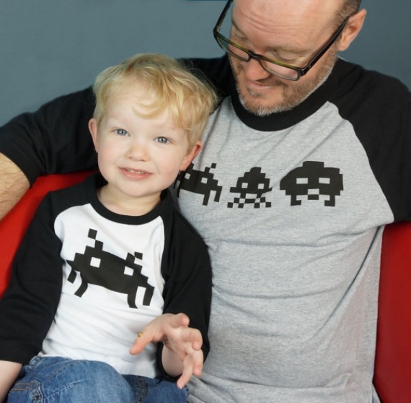 identiska-t-shirts-för-far-och-son-idéer-för-spel-tillsammans
