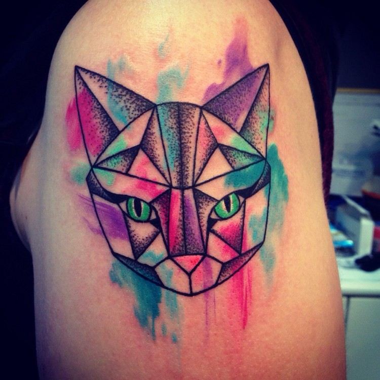 katt-tatuering-idéer-överarm-abstrakt-huvud-färgglada-fläckar