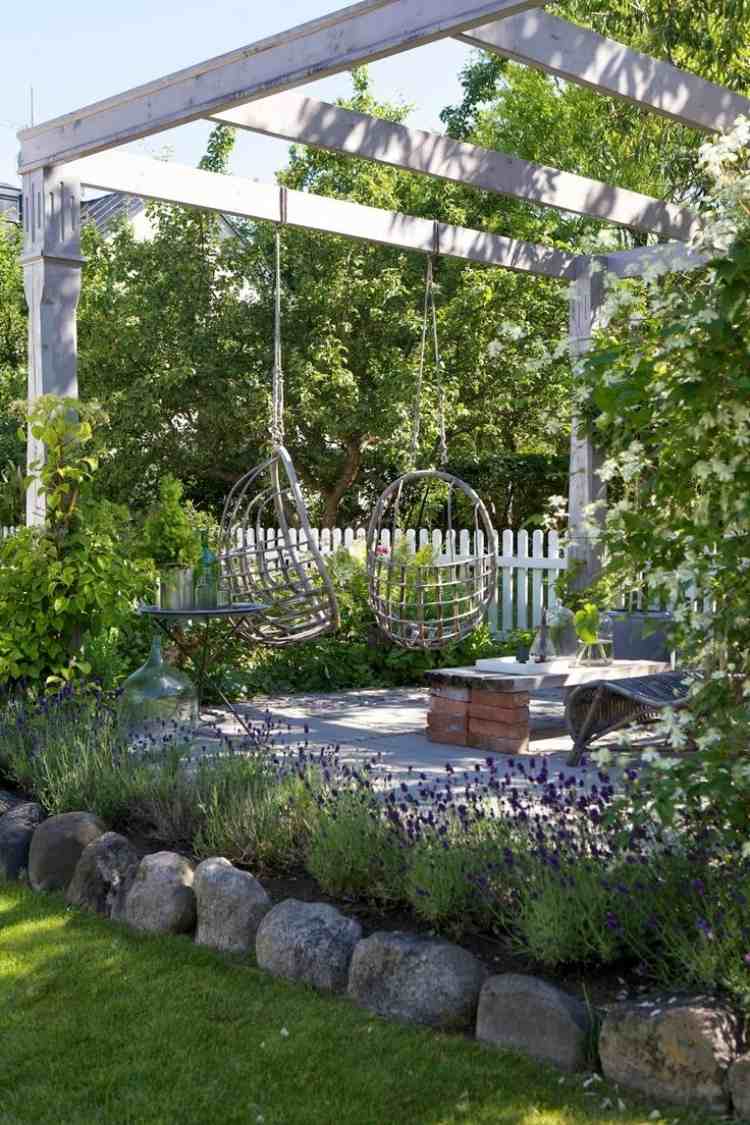 trädgård pergola-trä-hängande-stol-upphängning-lavendel-växter