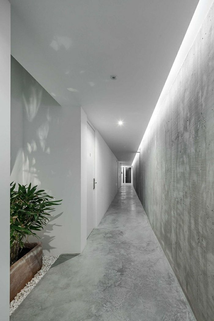 grå-nyanser-betong-vägg-vit-gips