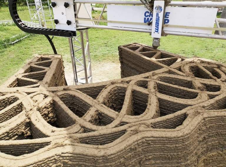 sicksackliknande struktur som grund för ett 3D-tryckt hus av ris och lera