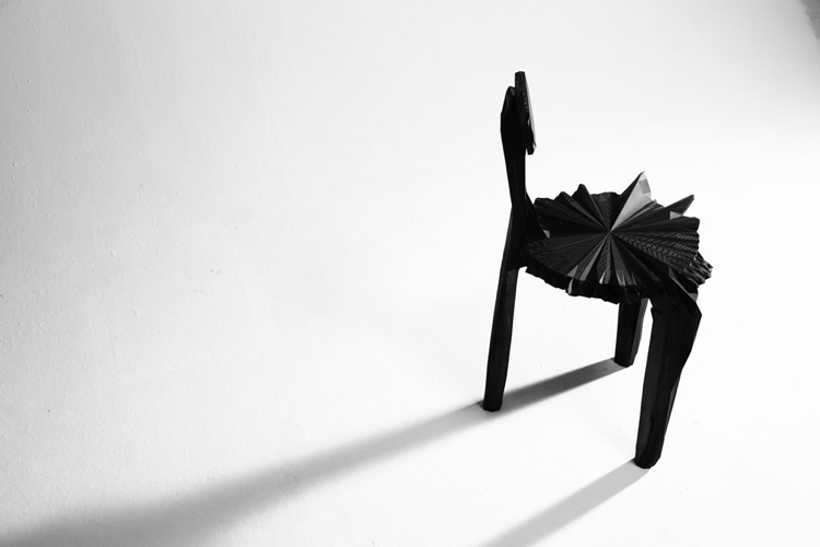 3d-tryckning-möbler-design-stol-svart-trebenta