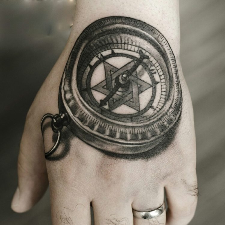 3d-tatuering-kompass-hand-stjärna-motiv-svart-tatuering