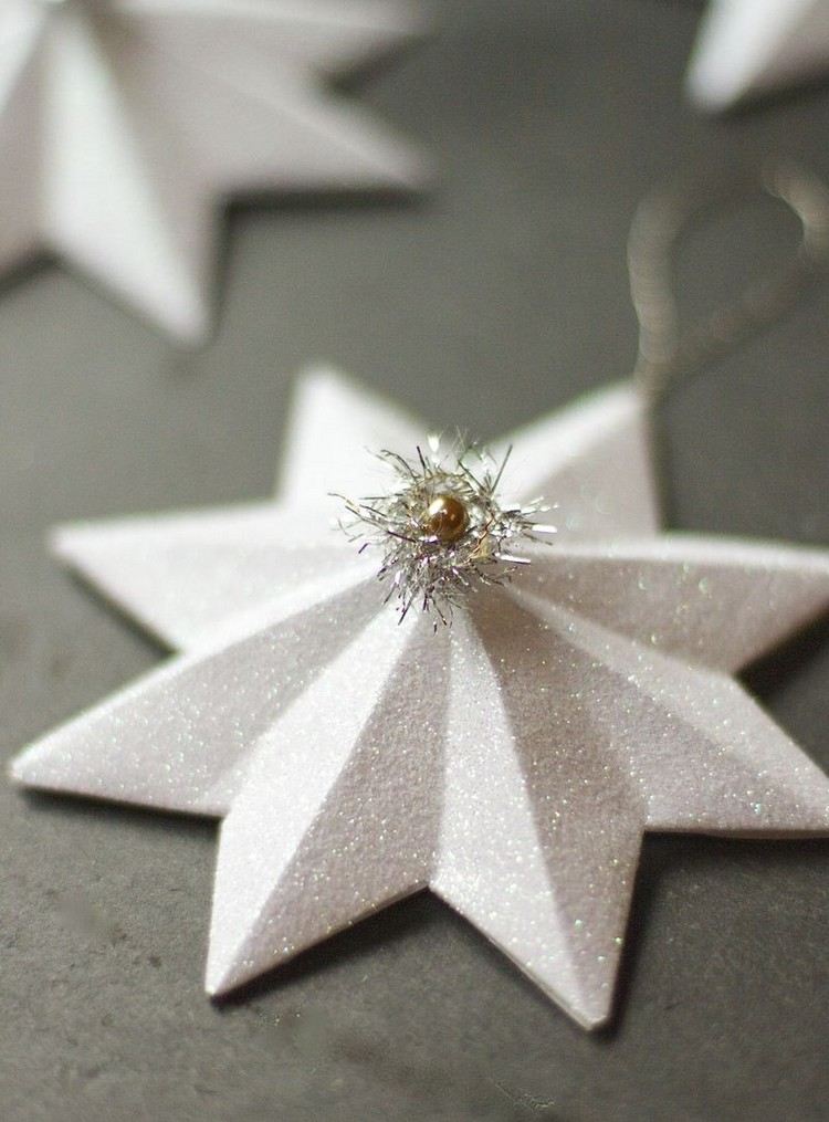 Jul-stjärnor-pyssel-3d-instruktioner-glitter-krans-pärl-center