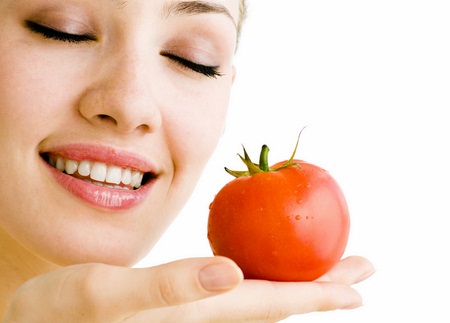Tomaatti kasvonaamio rasvaiselle iholle