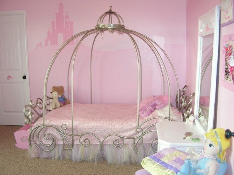 barnrum för små flickor vagn cinderella säng metall-silver rosa inredning