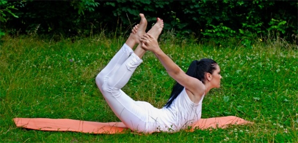 Bow Asana Yoga-Outdoor-Do Tips-Back-övningar