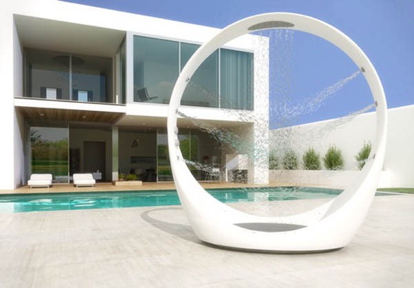 modern-dusch-utomhus-pool