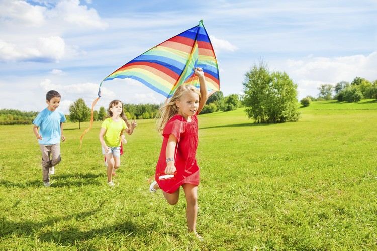 barnaktiviteter sommar drakflygning