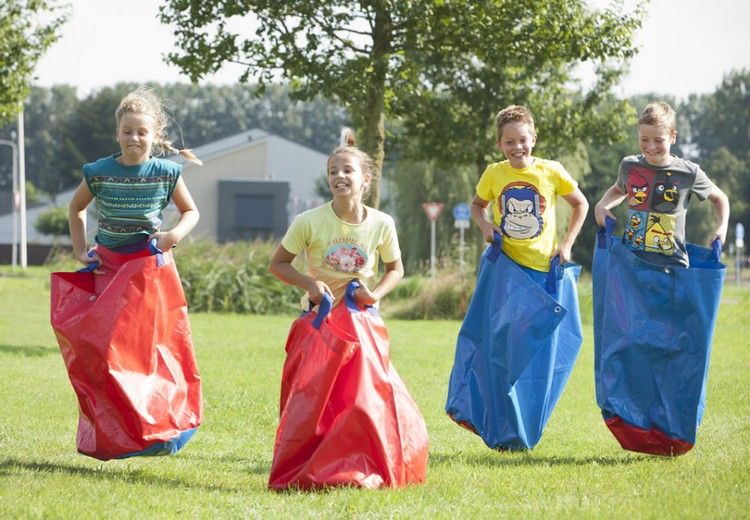 sommaraktiviteter spel dagis säck race