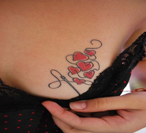 Καρδιές Σχέδιο τατουάζ στήθους