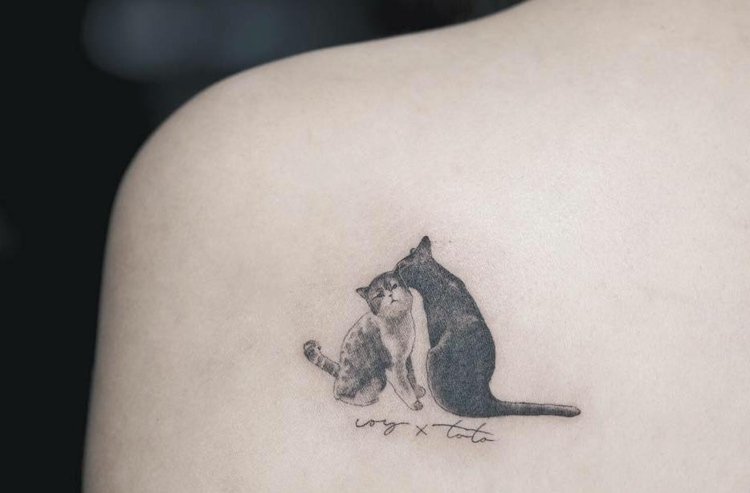 subtila tatueringar-idéer-kvinnor-katter-husdjur-tatueringar