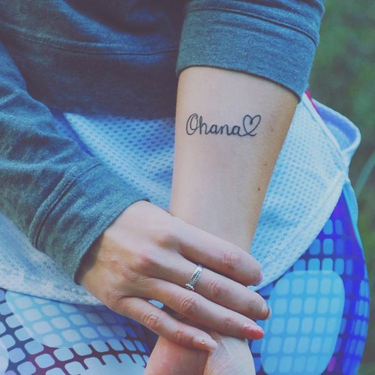 ohana tatuering romantiska teckensnitt kvinnor