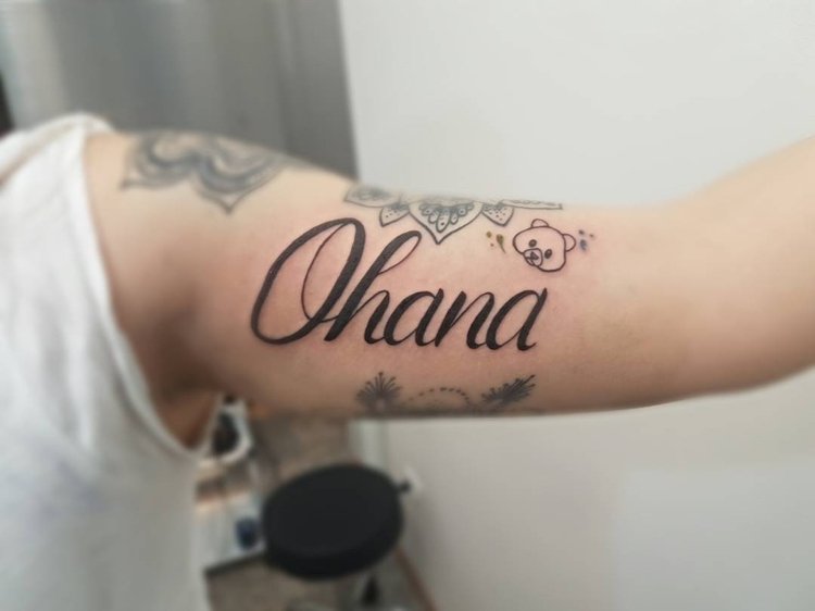 ohana tatuering överarm män idéer