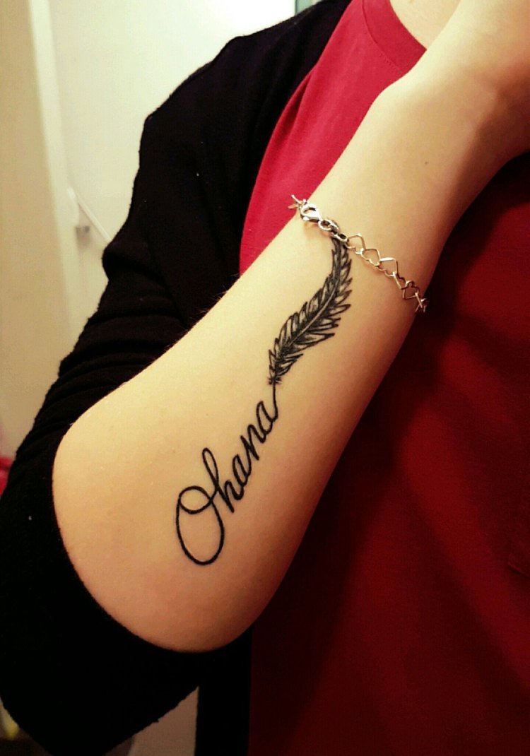 ohana tatuering fjäder teckensnitt underarm