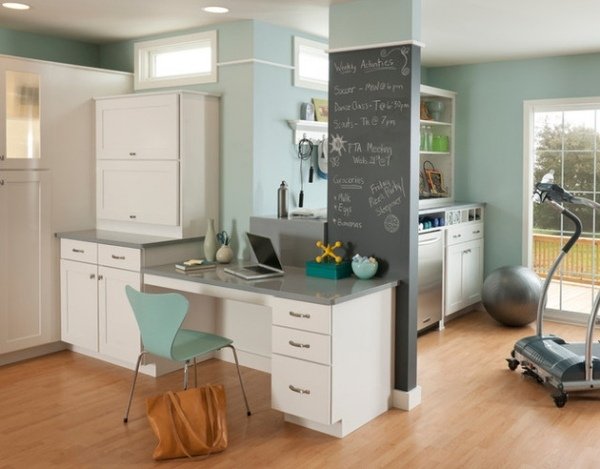 modernt-kök-design-väggar-färg-grön-kolumn-svart-skiva