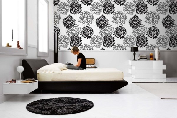 Monokrom sovrum design deco blommönster vägg