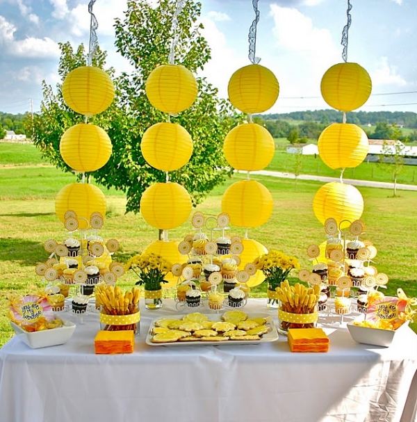 dekoration idéer trädgård fest sommar gula tema cupcakes
