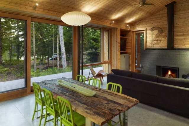 Loftstil lägenhet glas vägg-matbord sittplats set-öppen spis trä-väggbeklädnad