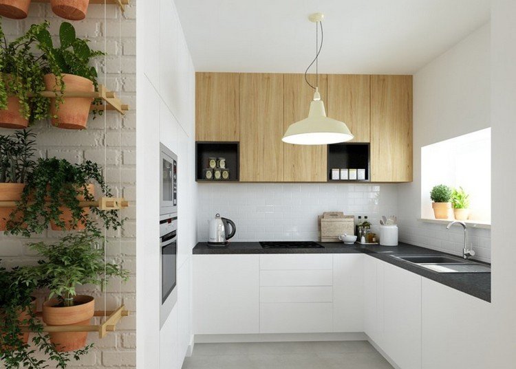 modernt-kök-ek-vägg-skåp-vit-kaklat-spegel-svart-bänkskiva