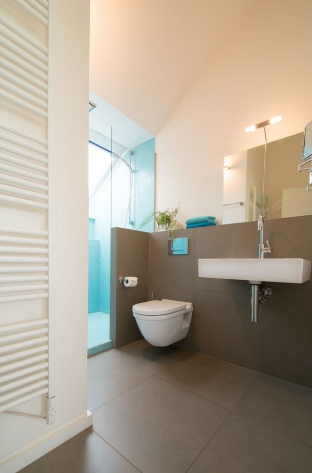 badrum-bilder-storformat-golv-kakel-brun-duschkabin