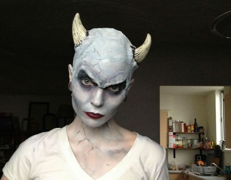 halloween-smink-tips-kostym-idéer-djävul-kvinna-idé
