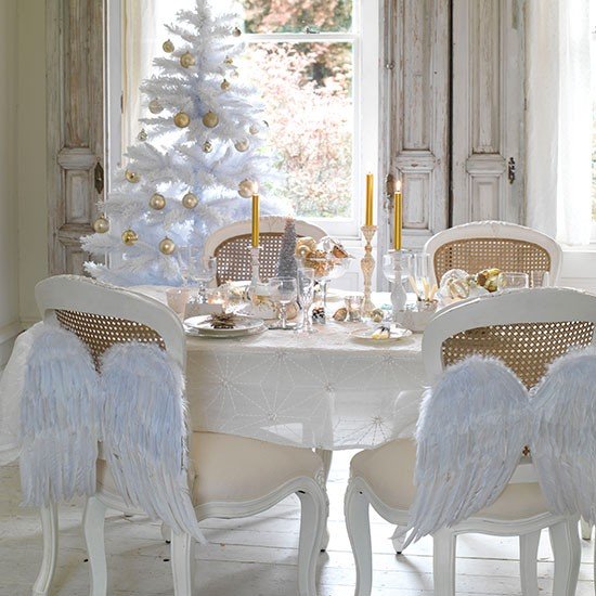 bordsdekoration jul vitguld stol dekoration änglavingar