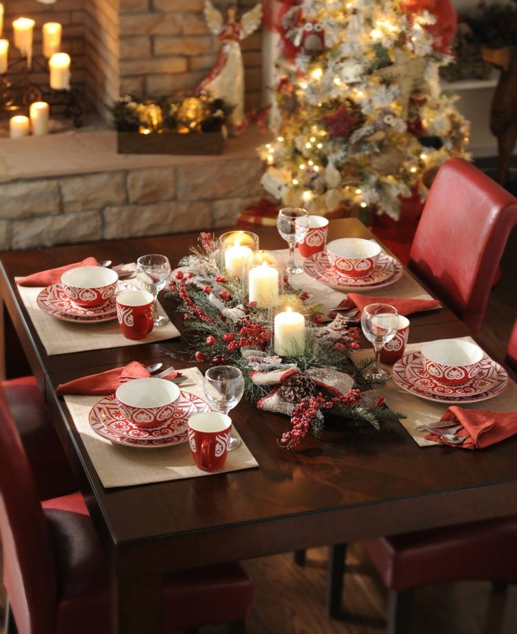 dekorationsidéer till julbordet litet bord idé kaffekoppar röd vit advent