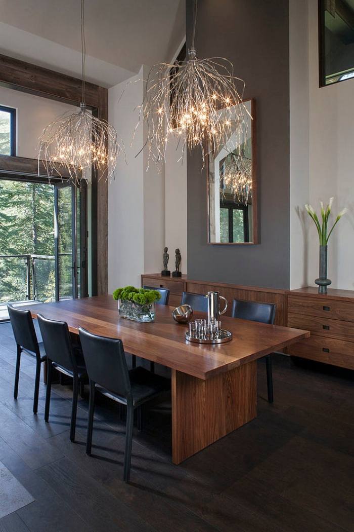 ljus-tråd-effektiv-ljuskrona-design-matsal-rum-högt i tak-svarta stolar
