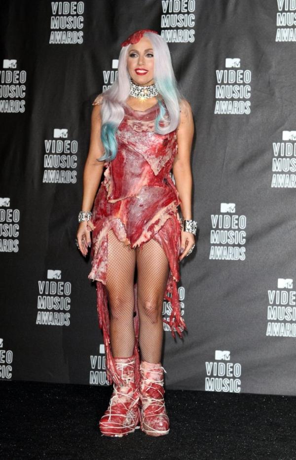 Halloween-kostym Lady Gaga-outfits klänning gjord av äkta kött