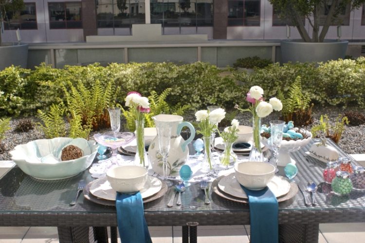 Påsk-brunch-idéer-trädgård-bord-till-påsk-dekorera-exempel