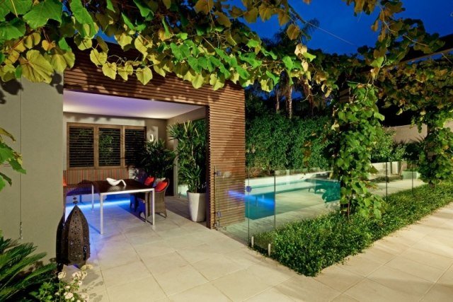 terrass design-pergola-sittplatser-pool-häckar